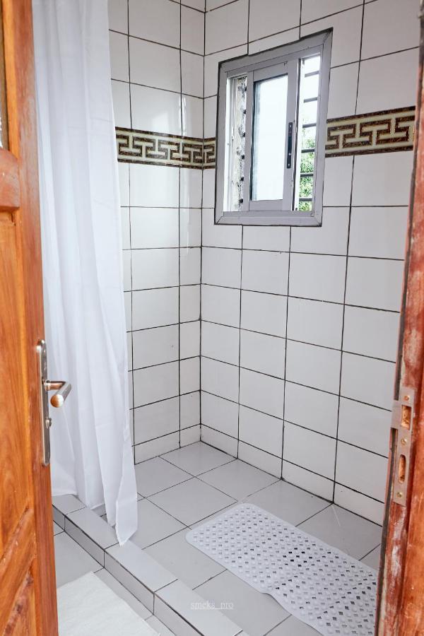 L'Immeuble Queen M.N.M Douala Exterior foto