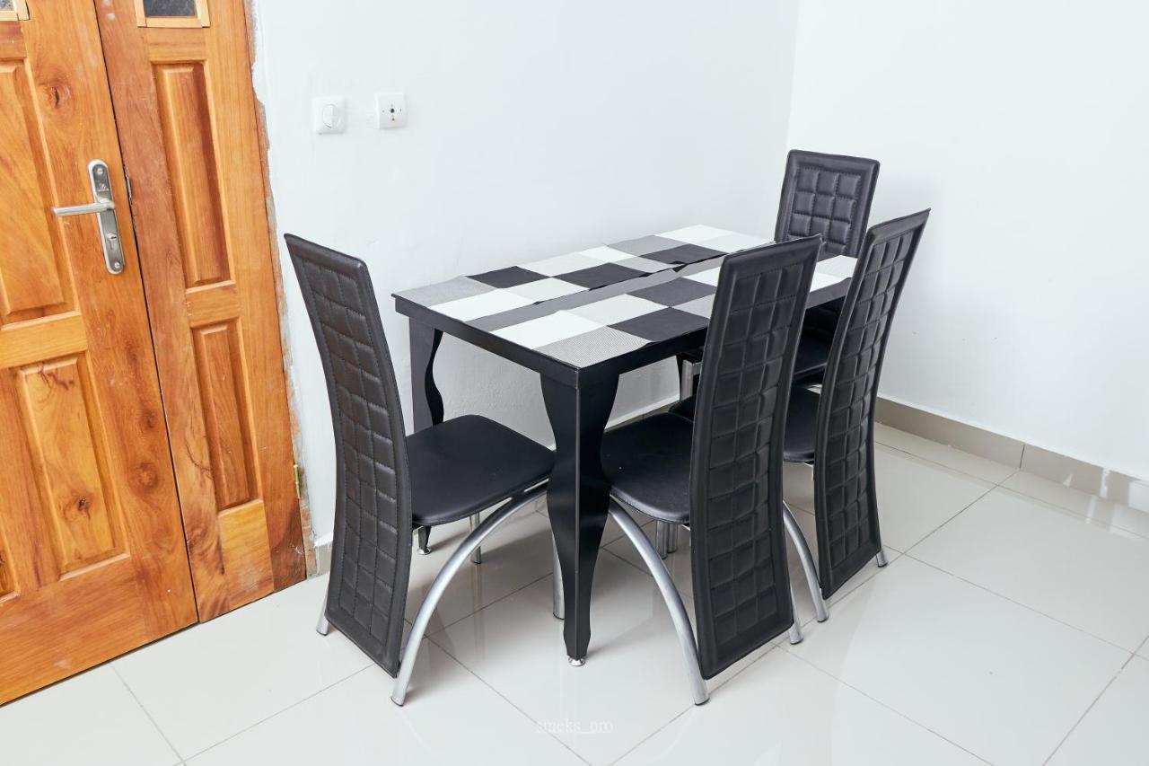 L'Immeuble Queen M.N.M Douala Exterior foto